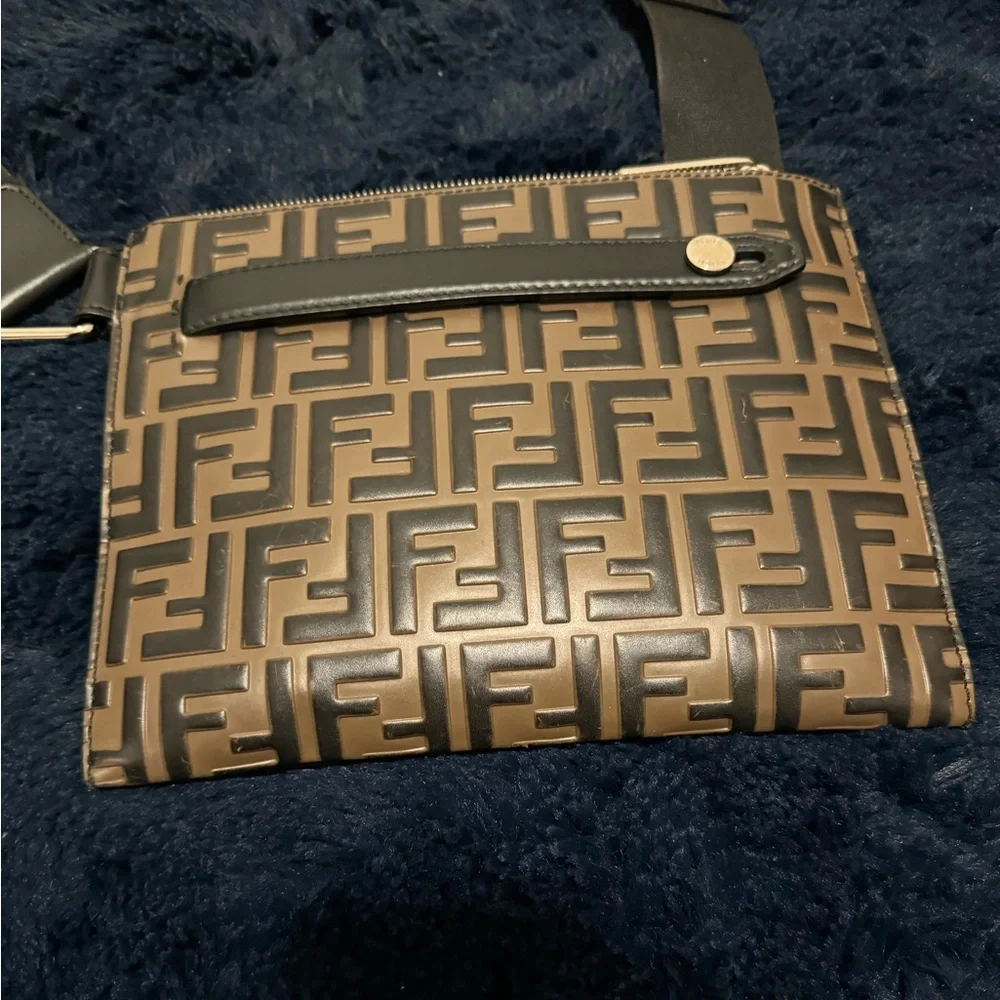 Fendi crossbody - Picture 2 of 7